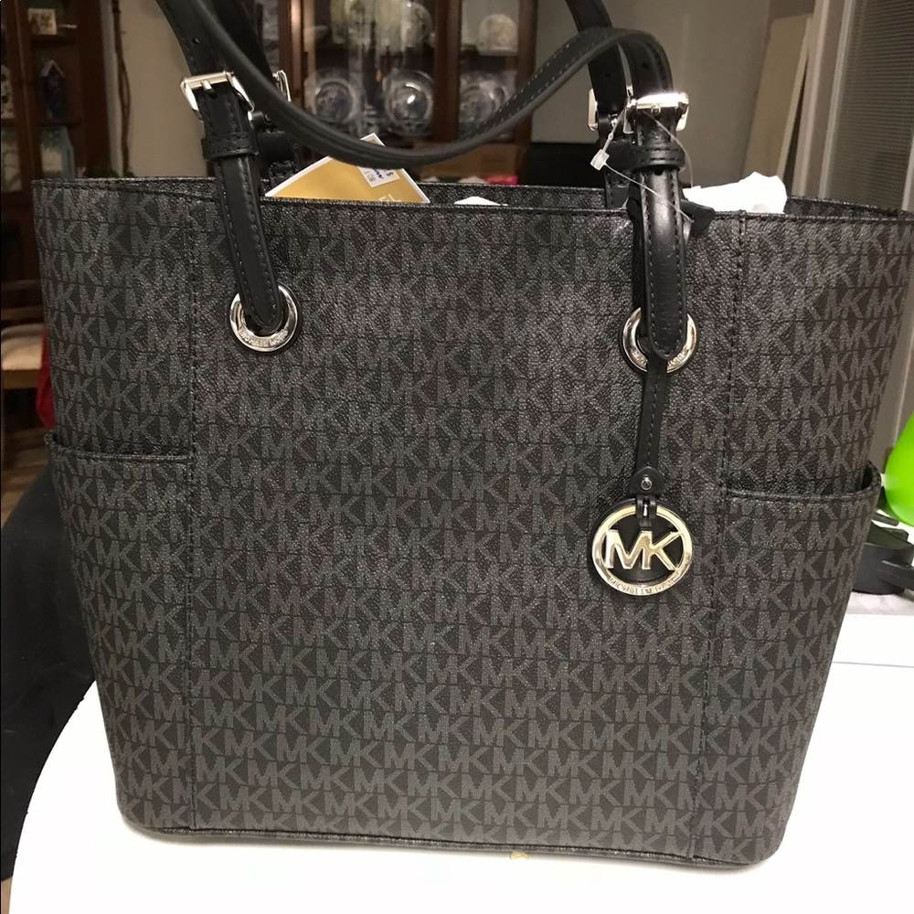 Signature Voyager East West Tote black/silver